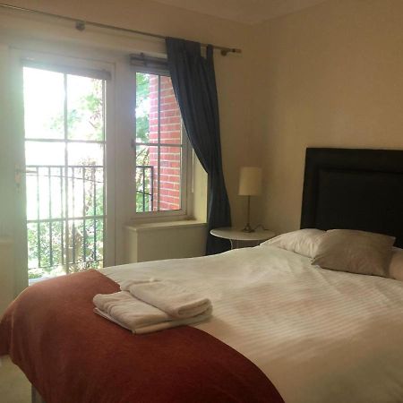 Lovely 2 Bedroom 2 Baths Flat With Free Parking Бэйсингсток Экстерьер фото