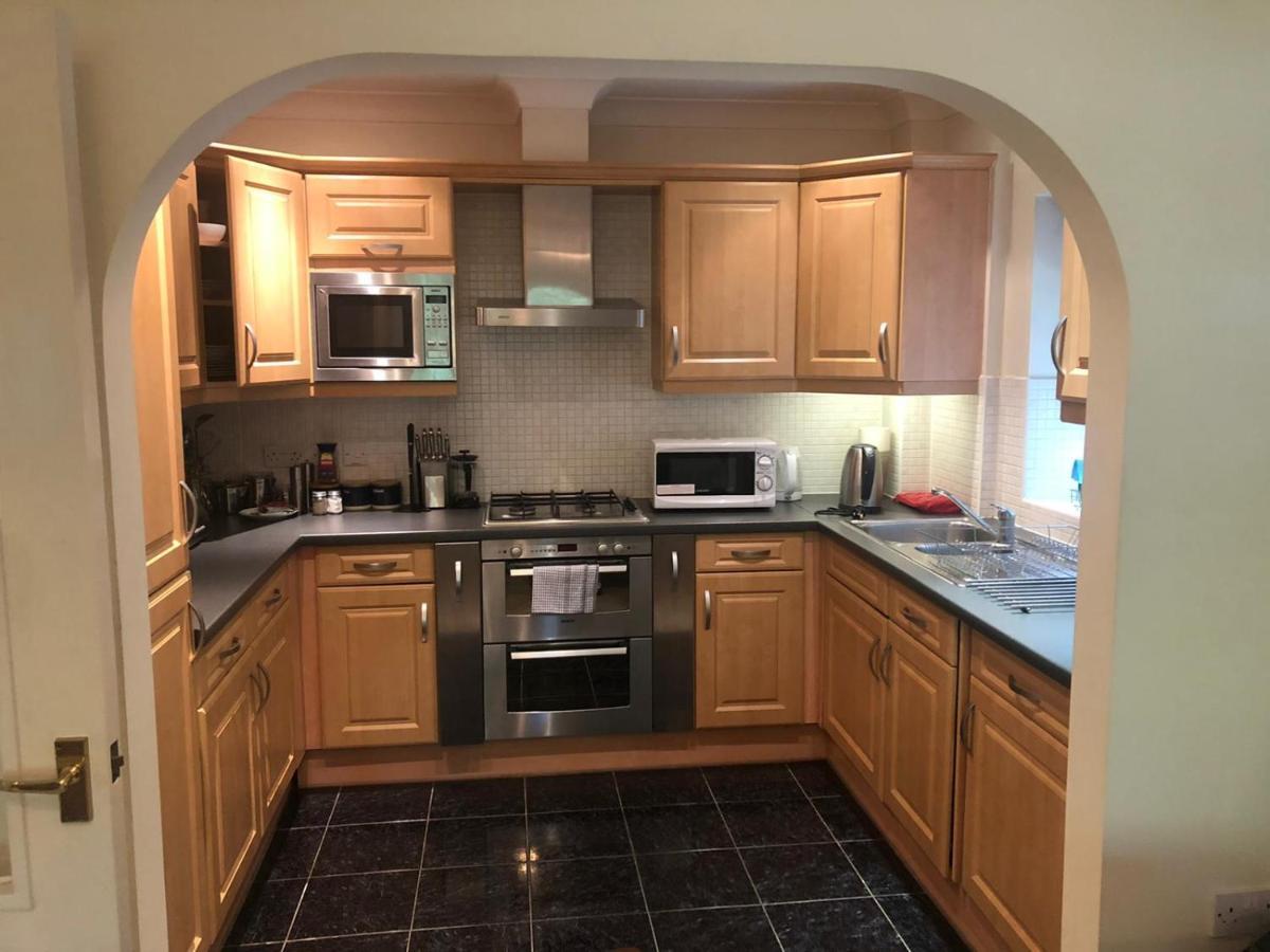 Lovely 2 Bedroom 2 Baths Flat With Free Parking Бэйсингсток Экстерьер фото