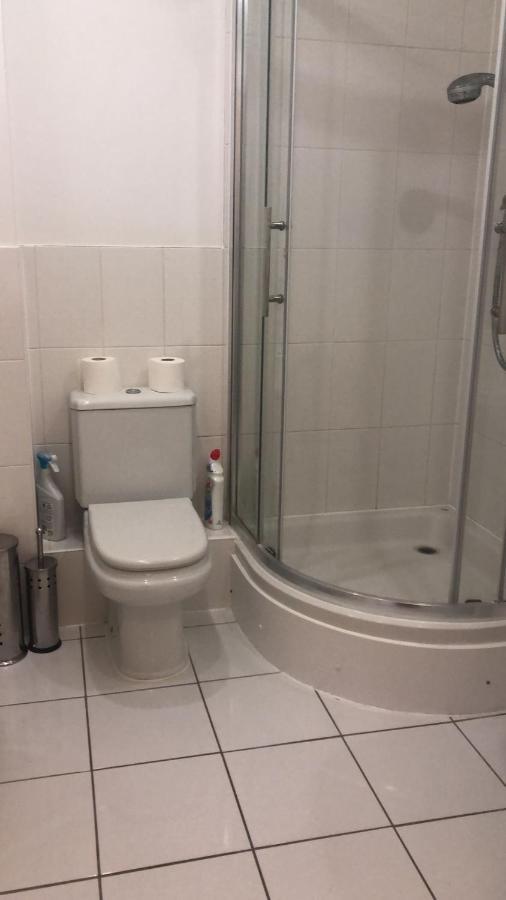 Lovely 2 Bedroom 2 Baths Flat With Free Parking Бэйсингсток Экстерьер фото