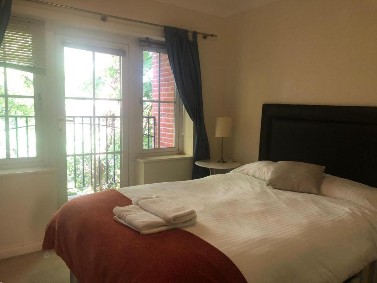 Lovely 2 Bedroom 2 Baths Flat With Free Parking Бэйсингсток Экстерьер фото